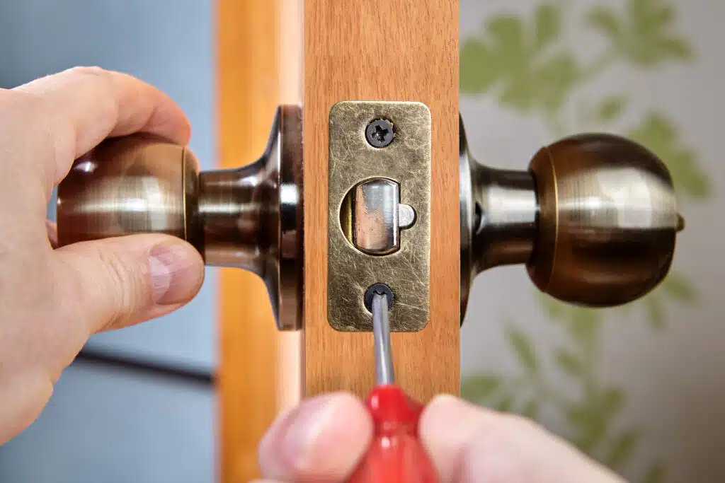 Ouverture de porte claquée / bloquée